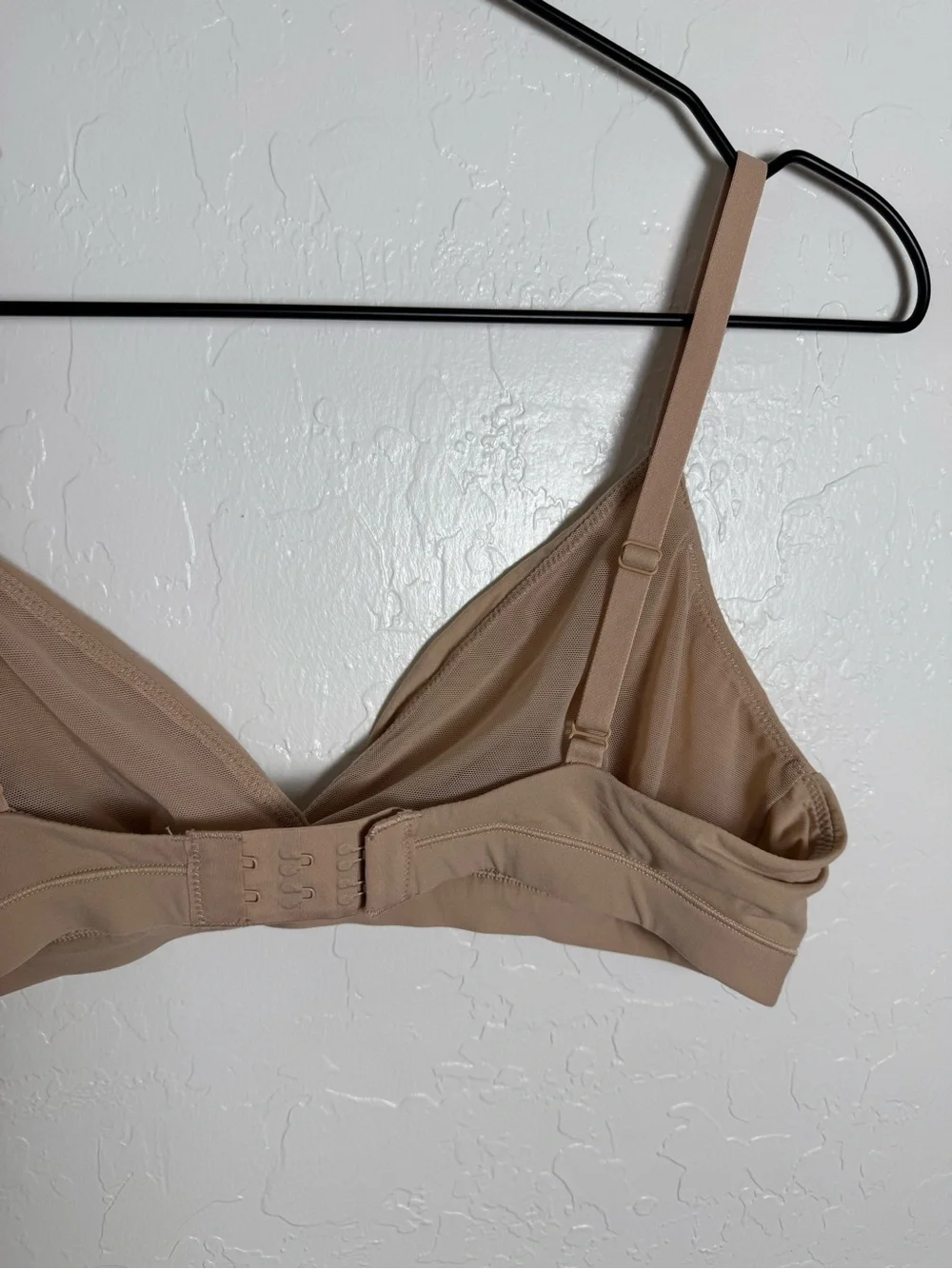 SKIMS Fits Everybody Nude Crossover Triangle Bralette Size Large - Picture 8 of 8